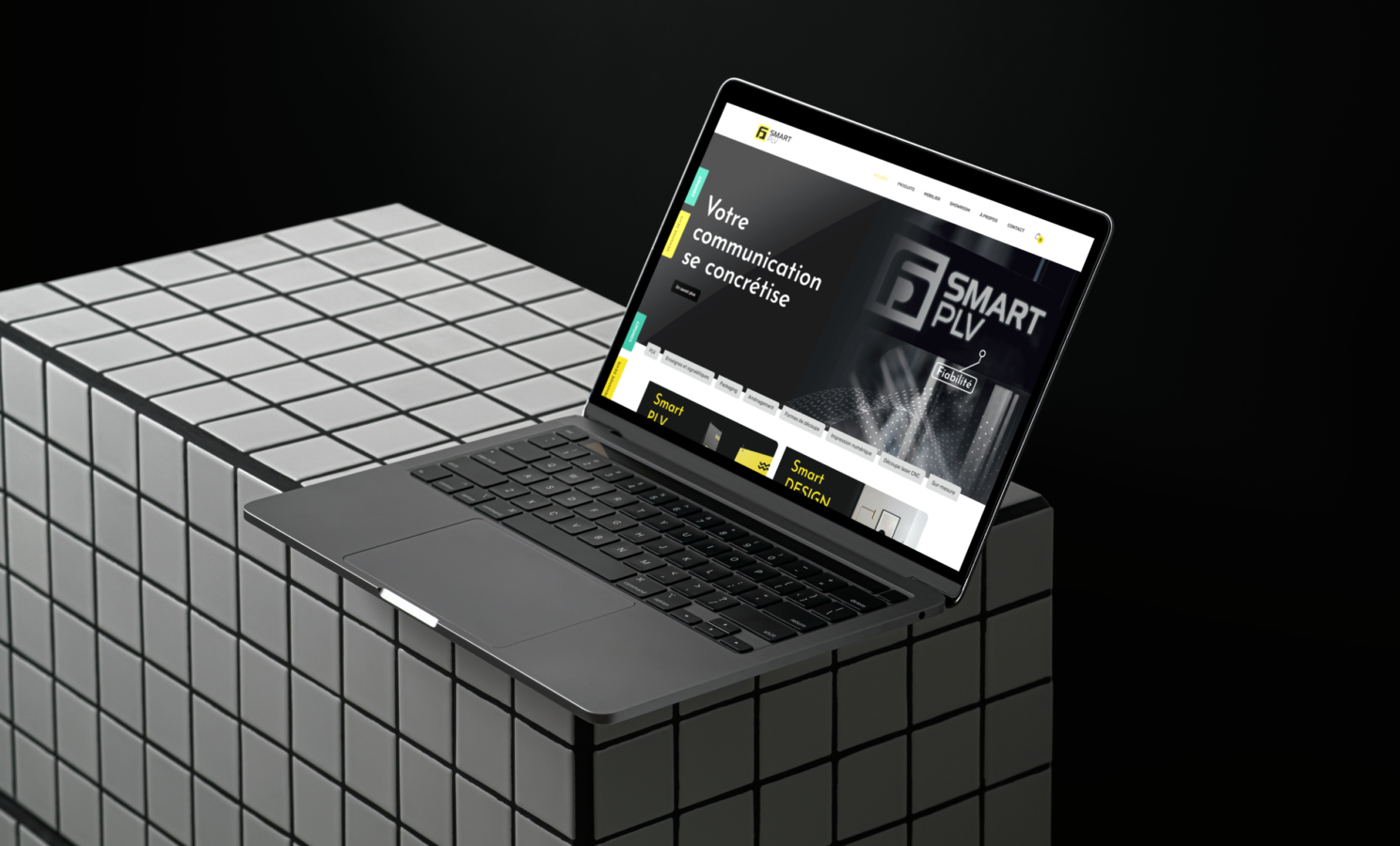 MacBook-Pro-Showcase-Scene-Free-psd-Mockup